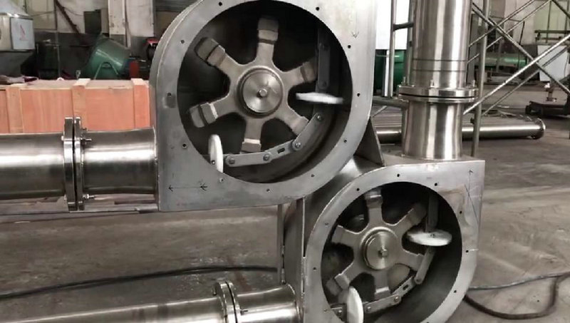 管鏈輸送機主要用于精細化工、農藥礦石、建筑材料、食品工業(yè),食品添加劑等